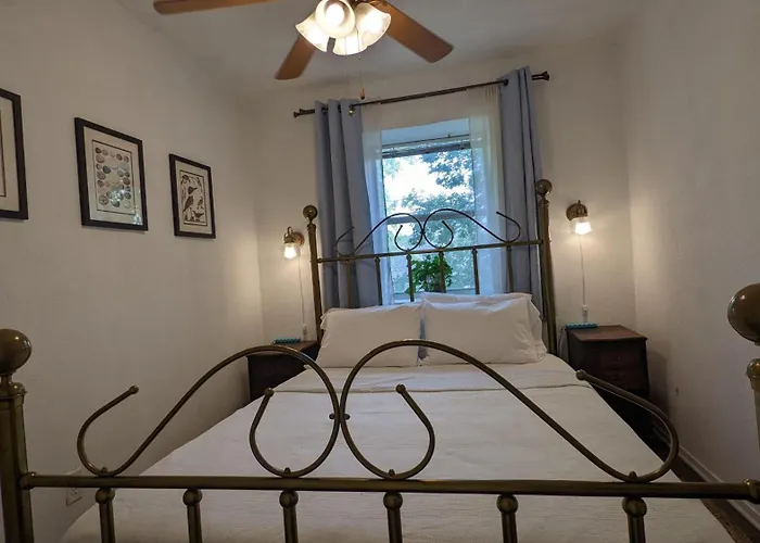 Apartment 204 - 2br Worth Southside - King Bed *